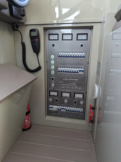 A & O Yacht Photos Pics Austin Parker 44 Sedan electrical panel