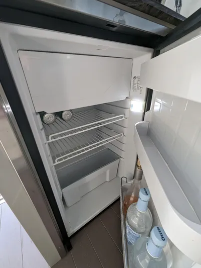 A & O Yacht Photos Pics Austin Parker 44 Sedan galley fridge