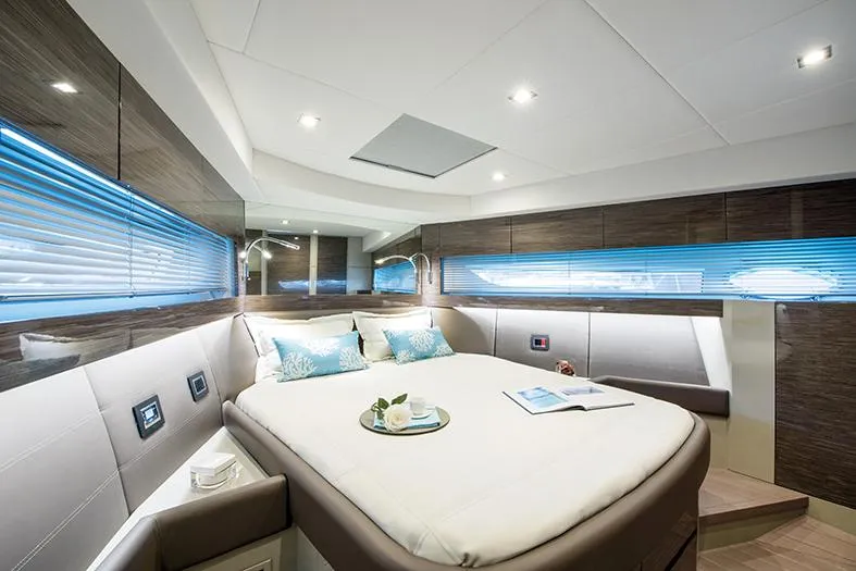 A & O Yacht Photos Pics Austin Parker 44 Sedan owner's cabin