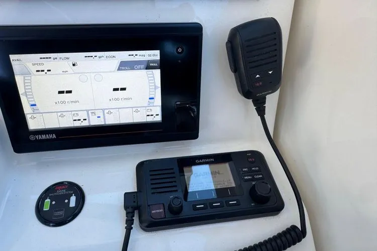 In Pursuit Yacht Photos Pics 2019 Pursuit Dc 325 Dual Console - Image 25