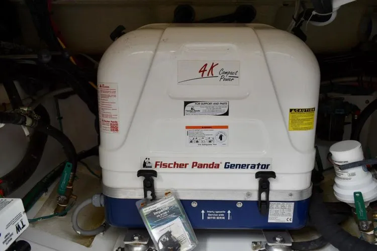 In Pursuit Yacht Photos Pics 2019 Pursuit Dc 325 Dual Console - Image 36