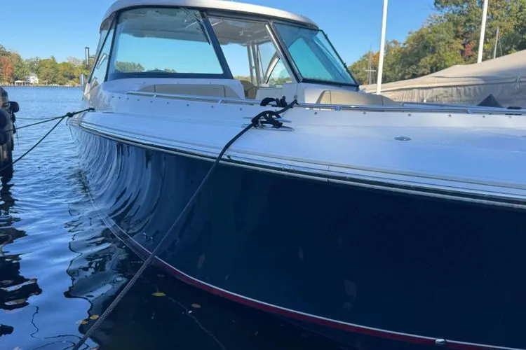 In Pursuit Yacht Photos Pics 2019 Pursuit Dc 325 Dual Console - Image 20