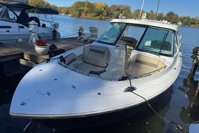 2019 Pursuit DC 325 Dual Console