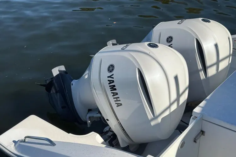 In Pursuit Yacht Photos Pics 2019 Pursuit Dc 325 Dual Console - Image 21