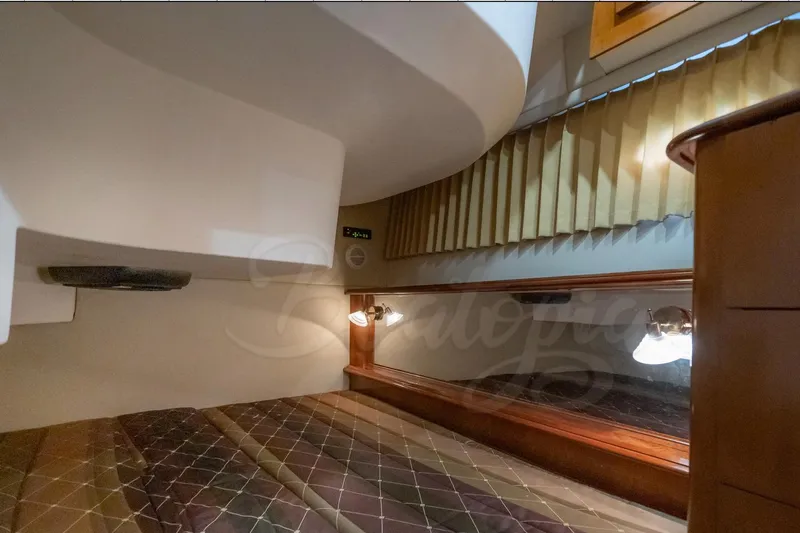  Yacht Photos Pics Interior cabin of 2004 Carver 420 Mariner yacht with cozy bed and ambient lighting.