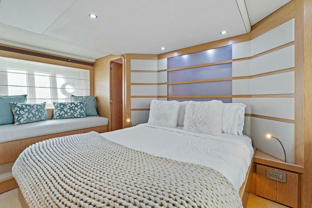 2013 Ferretti Yachts 62 