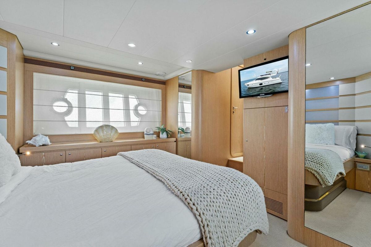 2013 Ferretti Yachts 62 