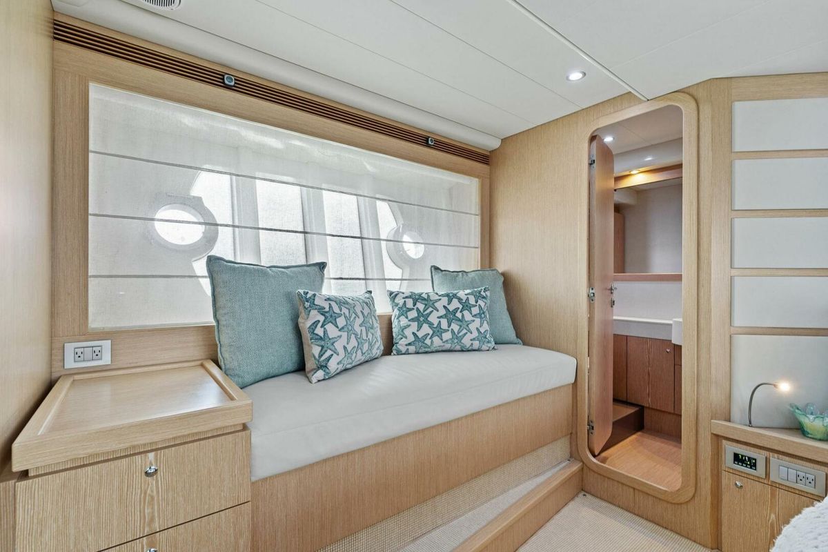 2013 Ferretti Yachts 62 