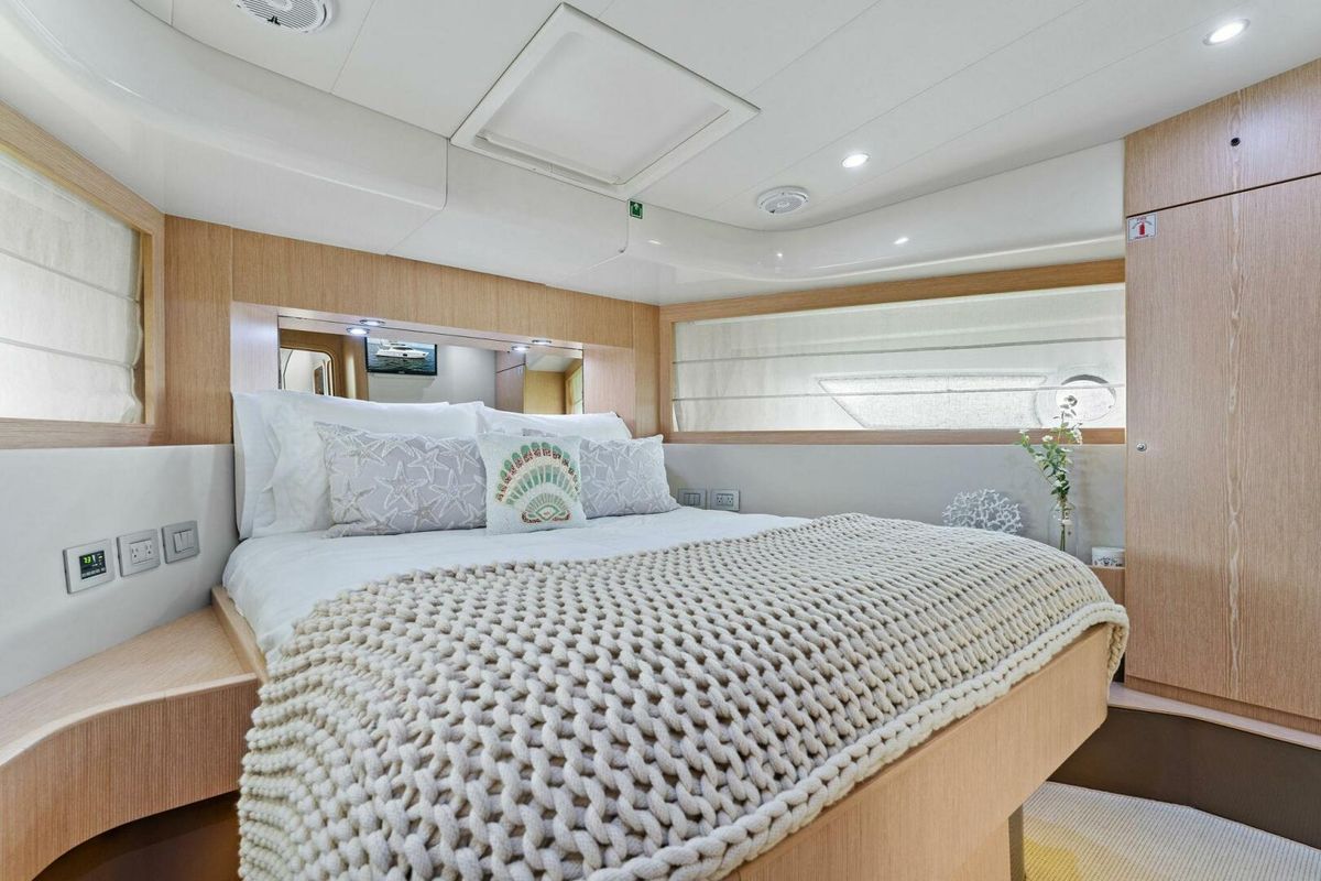 2013 Ferretti Yachts 62 