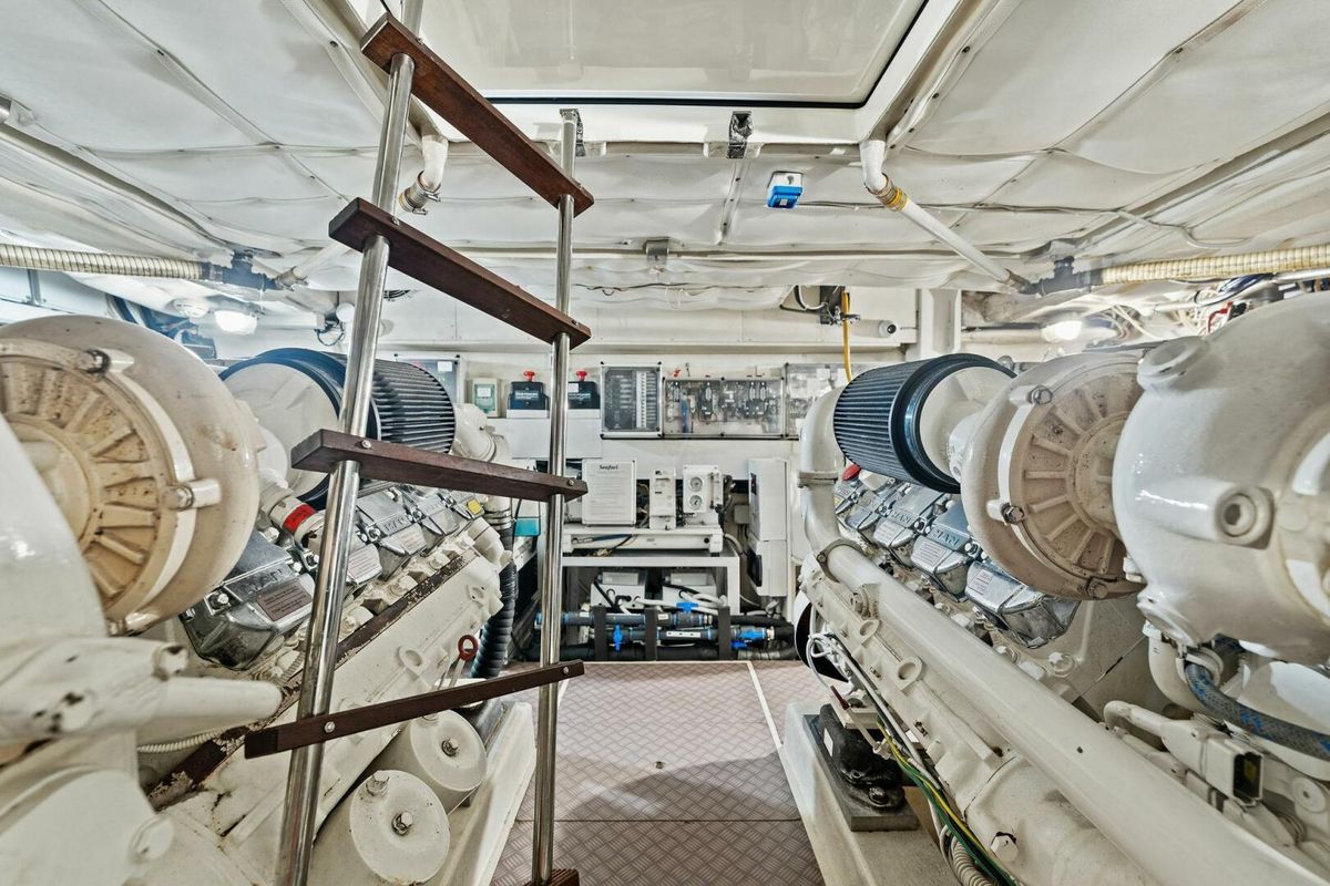 2013 Ferretti Yachts 62 