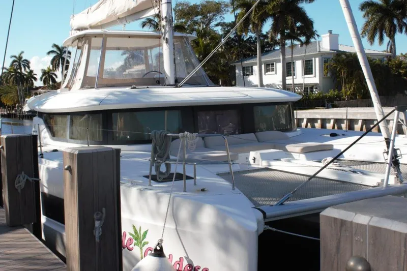 Jungle Goddess Yacht Photos Pics 