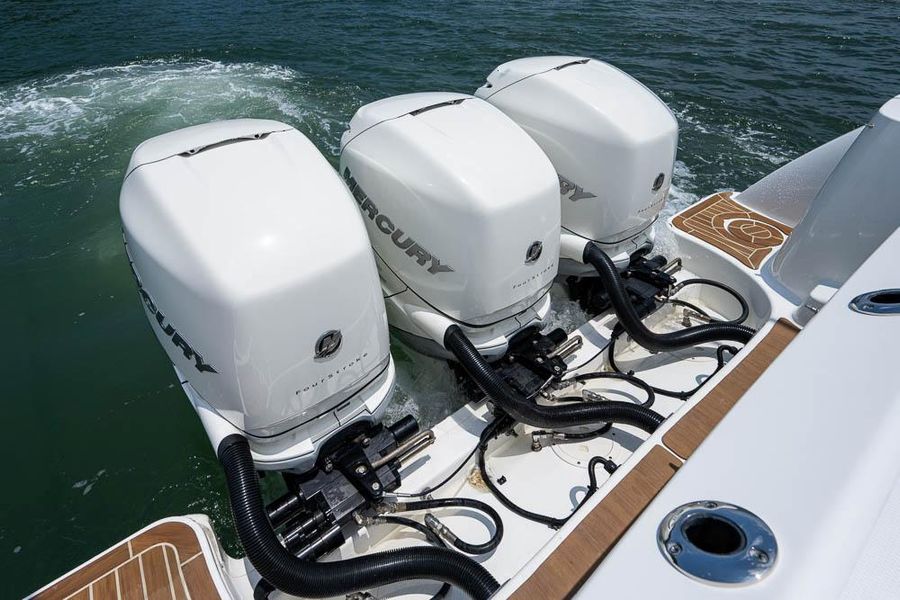 2017 Boston Whaler 345 Conquest