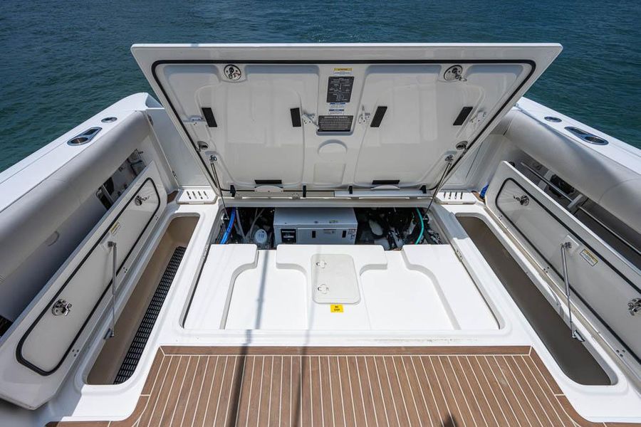 2017 Boston Whaler 345 Conquest