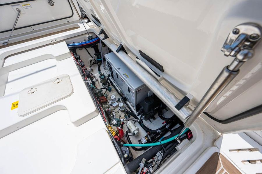 2017 Boston Whaler 345 Conquest