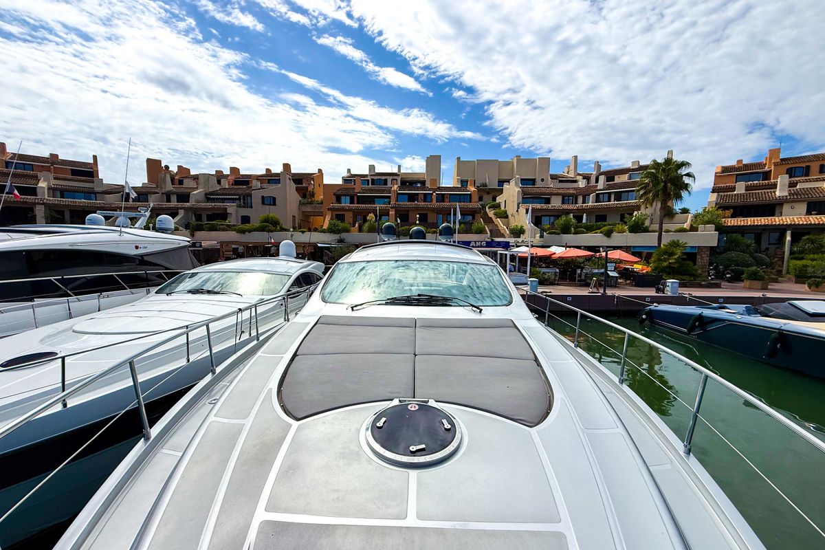 2006 Pershing 59 