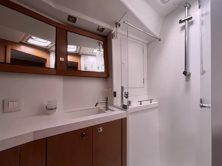  Yacht Photos Pics Beneteau Sense 50 (24)