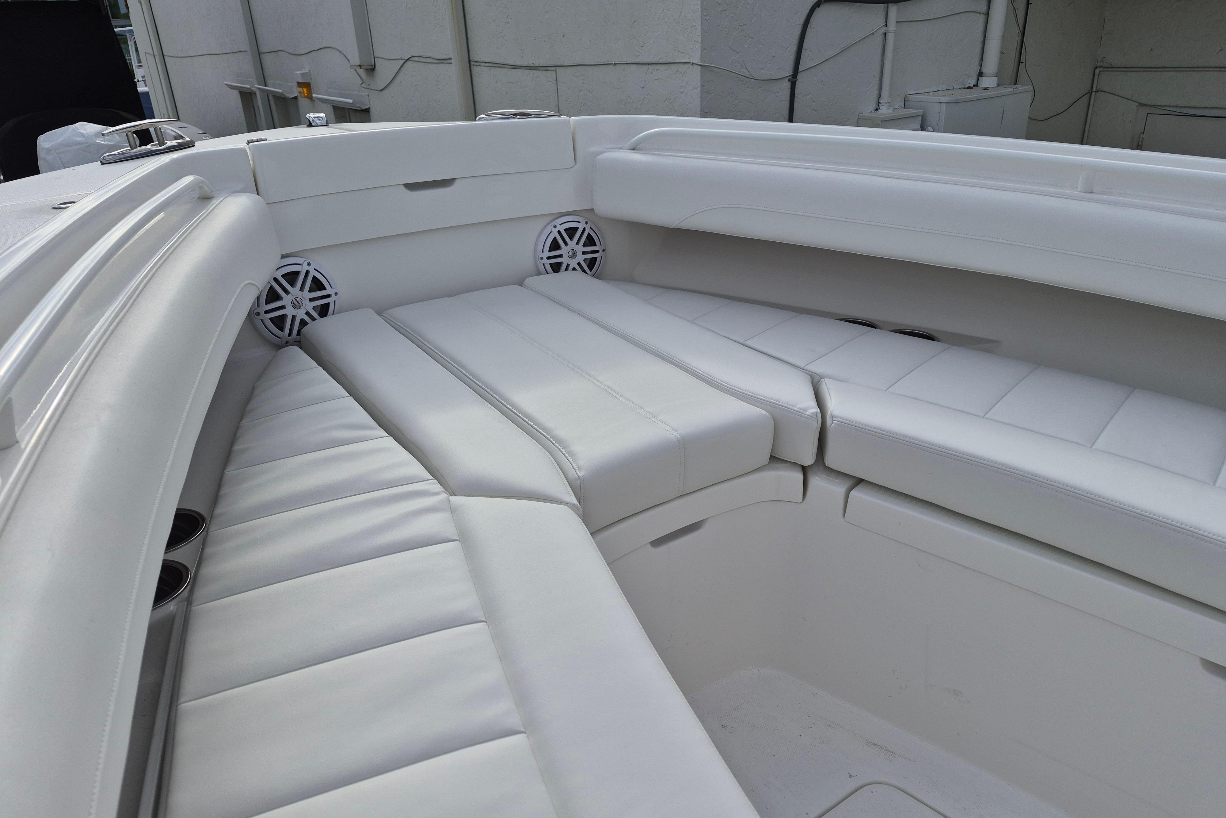 2026 Regulator 25 - Image 11