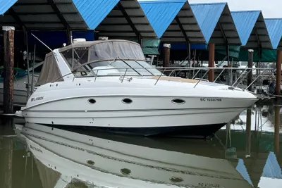 Larson Cabrio 330 Mid Cabin