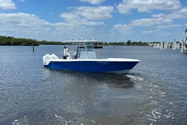  Yacht Photos Pics 2023 Contender 28 Tournament boat cruising on a sunny day in open water.