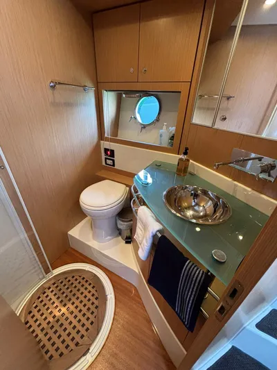  Yacht Photos Pics Head