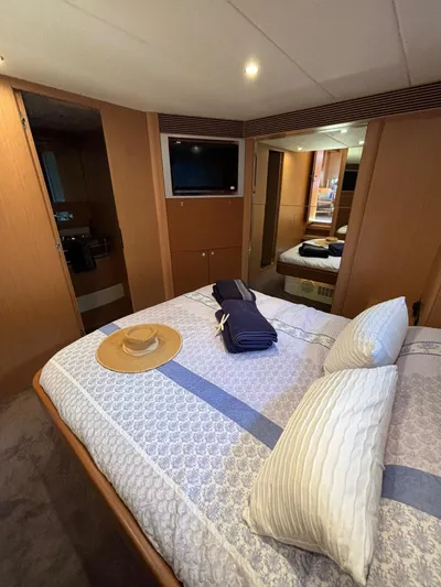  Yacht Photos Pics Cabin