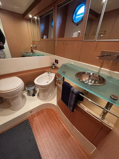  Yacht Photos Pics Head