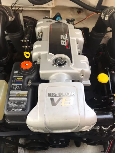  Yacht Photos Pics 2017 Sea Ray 350 SLX engine, featuring a Mercury 8.2L Big Block V8.