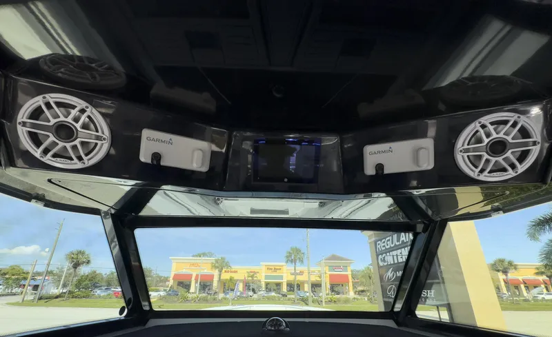 400-102 Yacht Photos Pics 2024 Blackfin 400 CC boat dashboard with Garmin speakers and display.