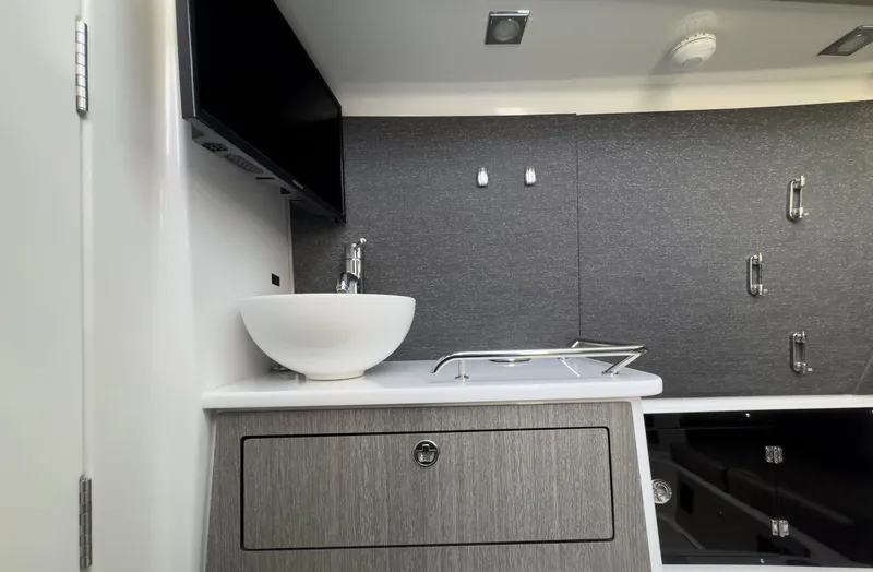 400-102 Yacht Photos Pics 