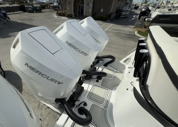 400-102 Yacht Photos Pics 