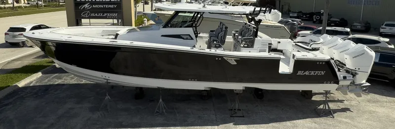 400-102 Yacht Photos Pics 2024 Blackfin 400 CC boat displayed outdoors on stands.