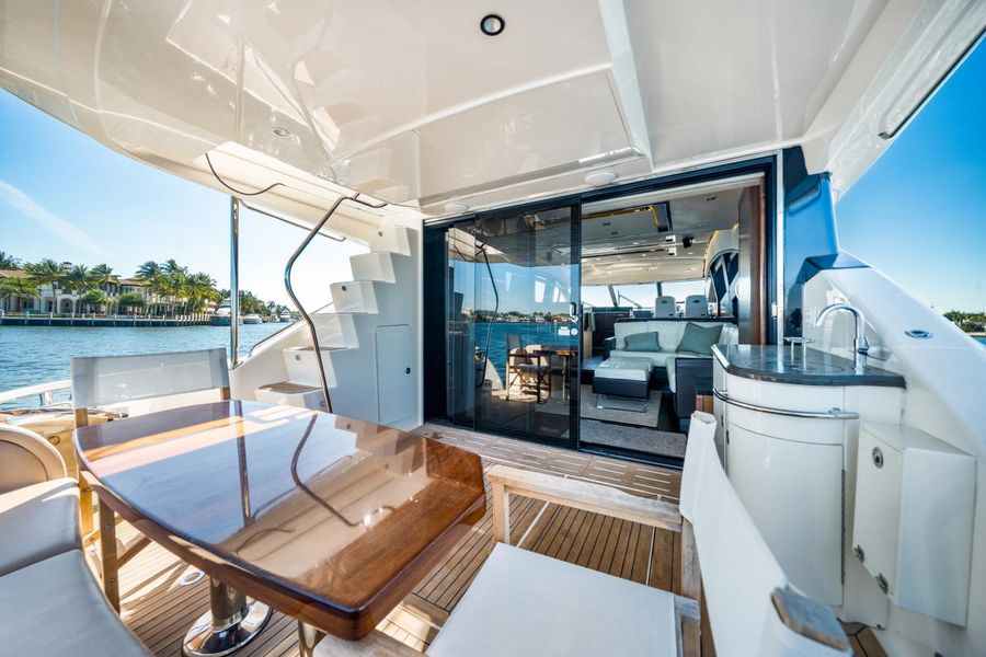 2015 Sea Ray L650 Fly