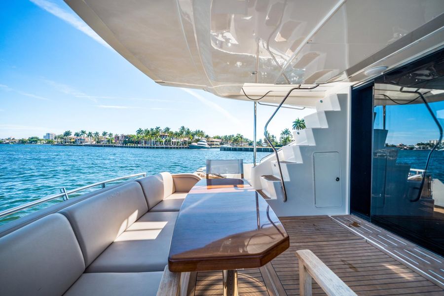 2015 Sea Ray L650 Fly