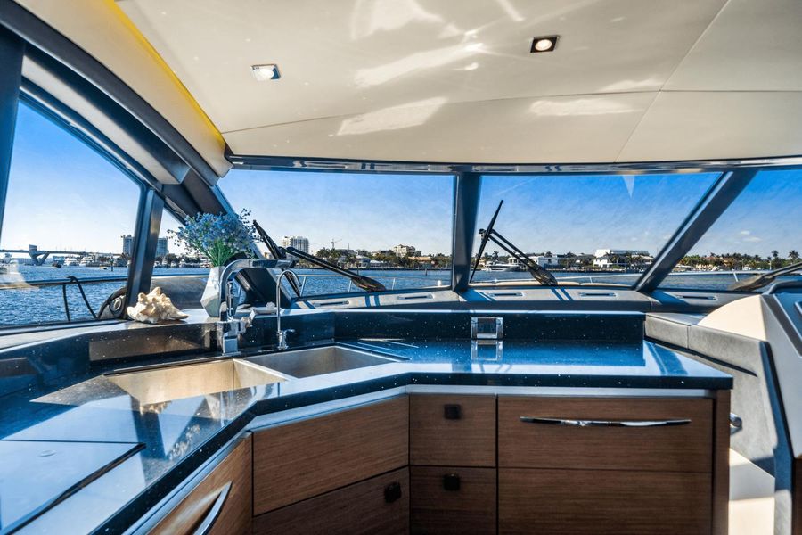 2015 Sea Ray L650 Fly