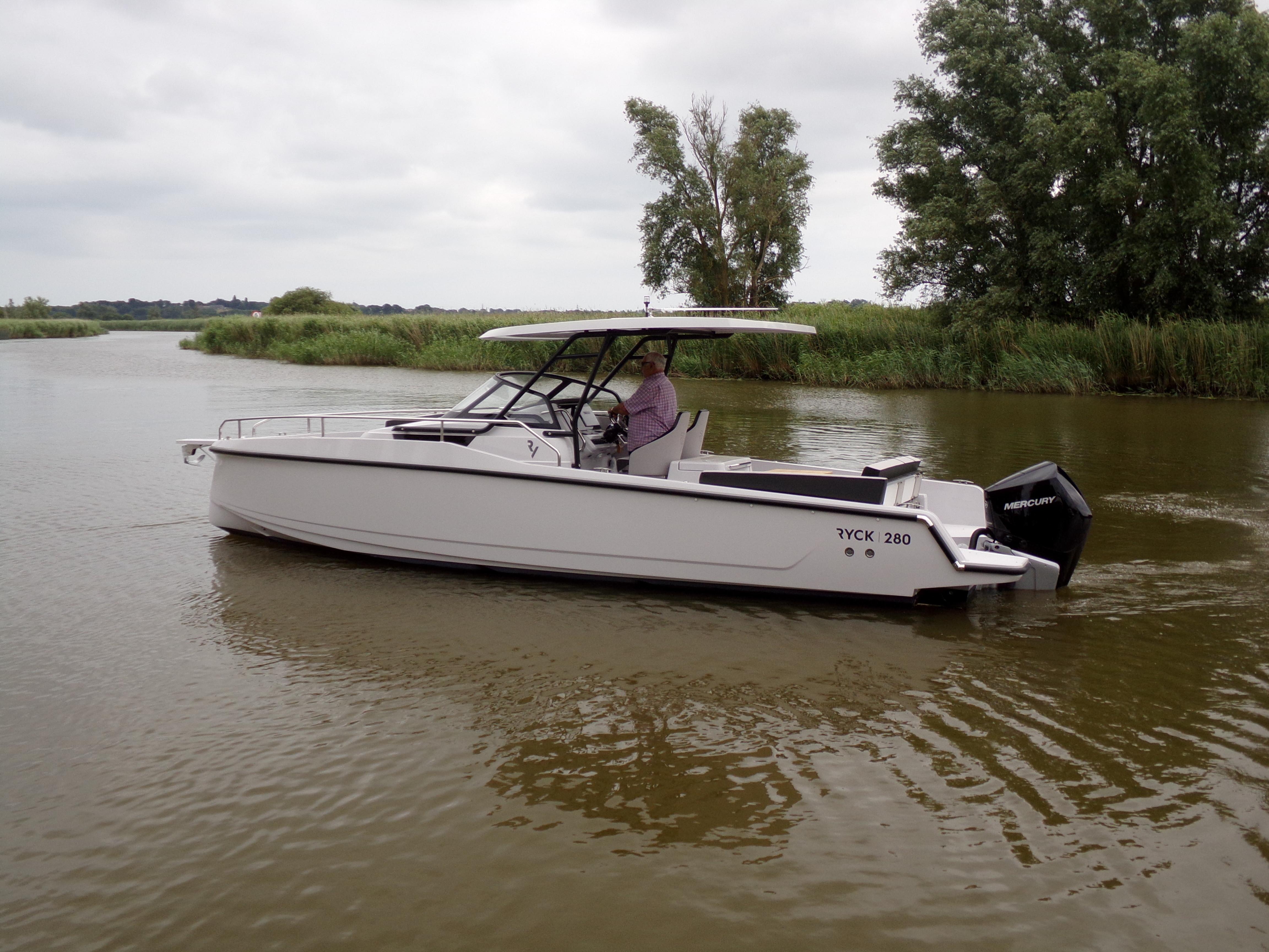 FISH & BARBECUE  RYCK 280 fishing boat