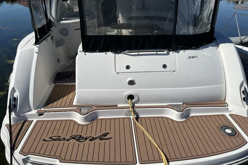  Yacht Photos Pics 2007 Sea Ray 340 Sundancer boat with teak deck and rear view.