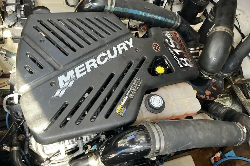  Yacht Photos Pics Engine of a 2007 Sea Ray 340 Sundancer with Mercury 8.1S Horizon.