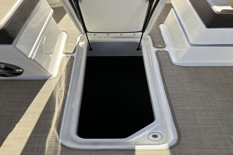 2022 Sea Ray SDX 290