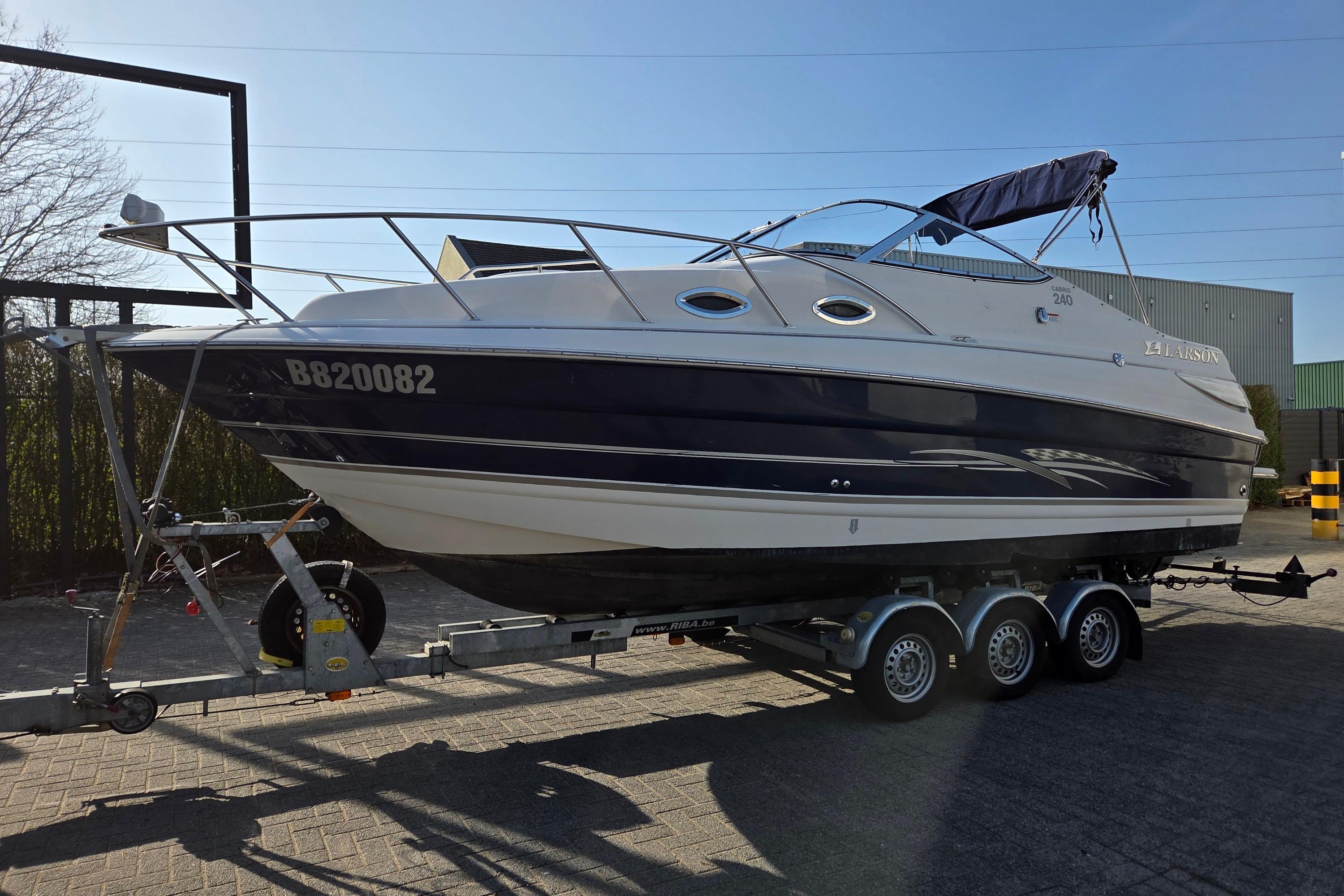 2007 Larson Cabrio 240