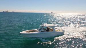 2020 35' 6'' Boston Whaler-350 Realm Pompano Beach, FL, US