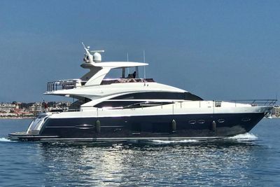 Yacht