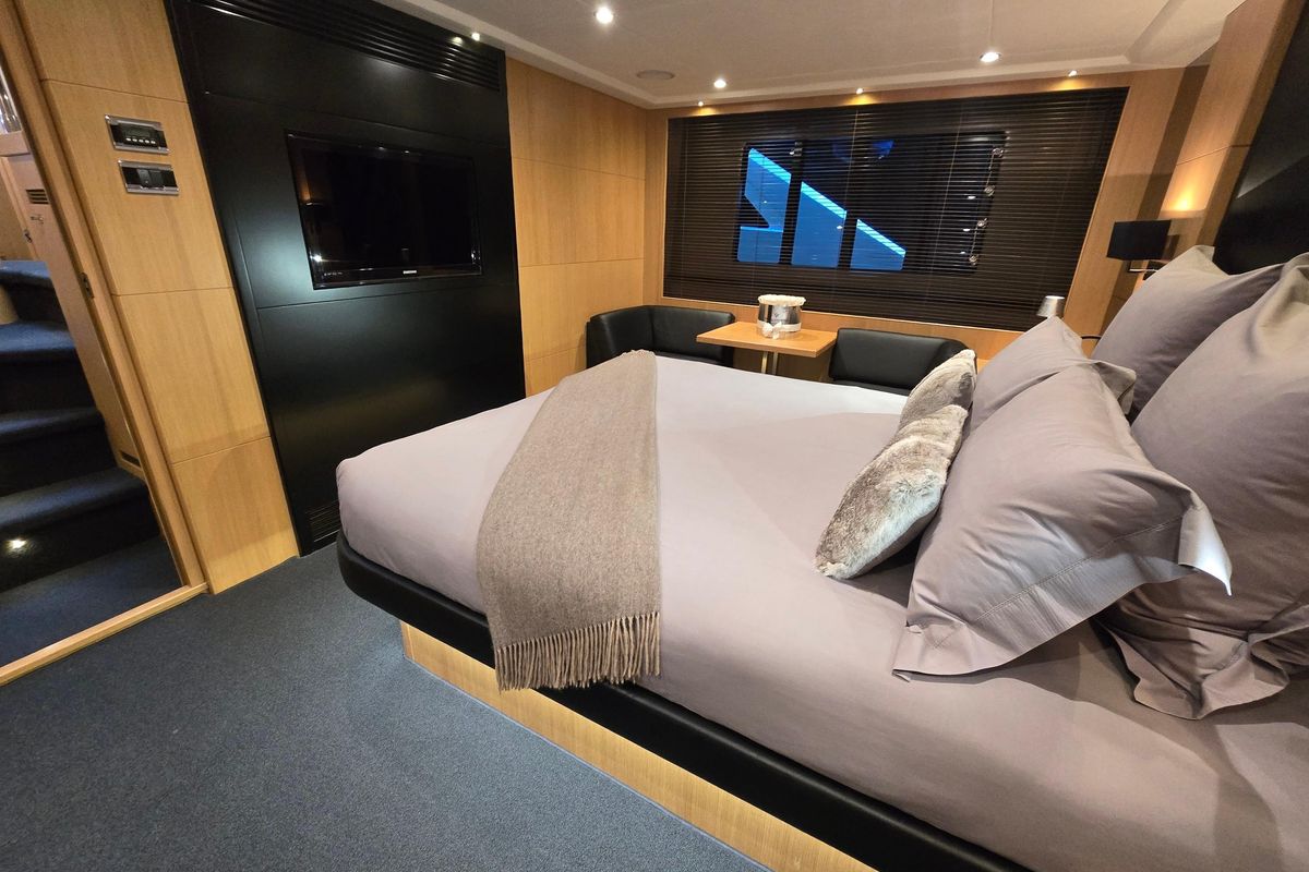 2011 Princess 75 