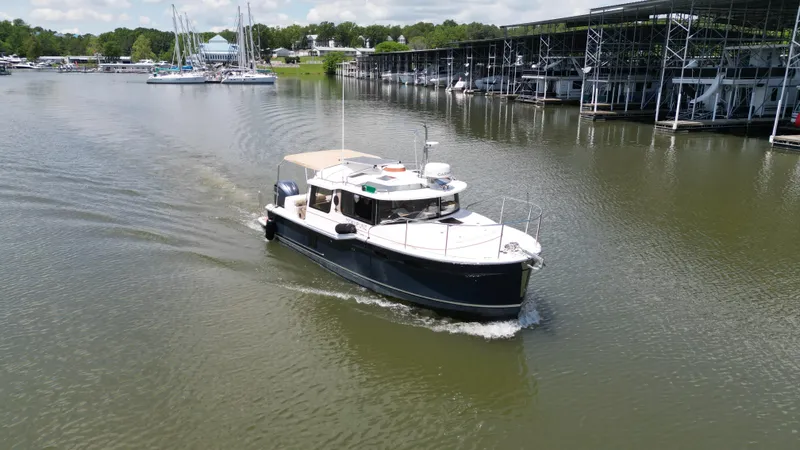 Mokupuni Yacht Photos Pics 