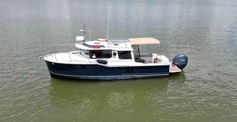 Mokupuni Yacht Photos Pics 