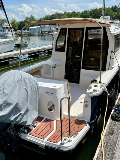 Mokupuni Yacht Photos Pics 