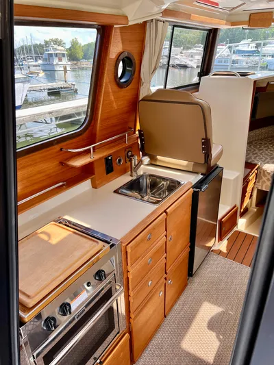 Mokupuni Yacht Photos Pics 