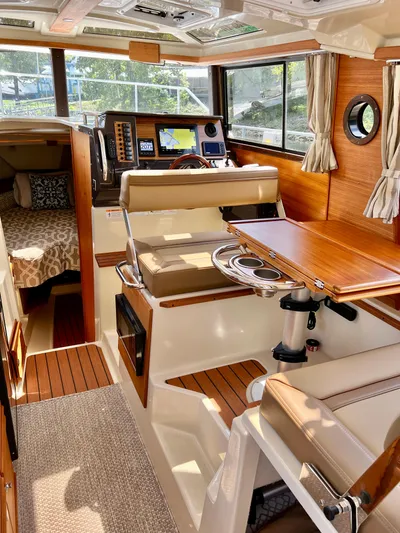 Mokupuni Yacht Photos Pics 