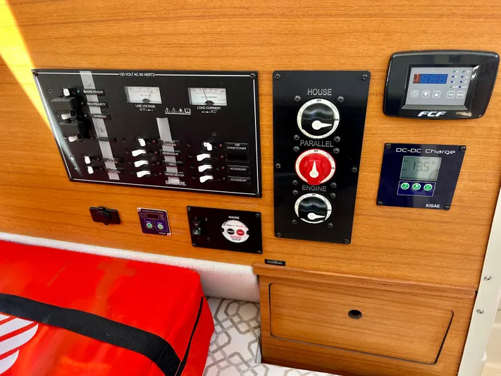 Mokupuni Yacht Photos Pics 