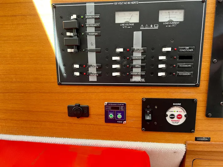 Mokupuni Yacht Photos Pics 