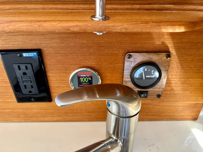 Mokupuni Yacht Photos Pics 